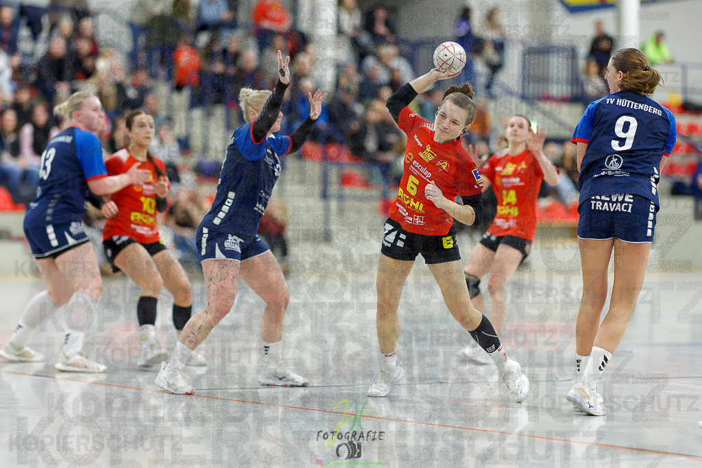 Frauen Regionalliga (HHV); HSG Wettenberg - TV Hüttenberg | Frauen Regionalliga (HHV); HSG Wettenberg - TV Hüttenberg am 06.12.2025 in Launsbach (Wettenberg) (Halle GS Launsbach (Wettenberg))Photo © 2025 - Jörg Heinrich - Realisiert mit Pictrs.com