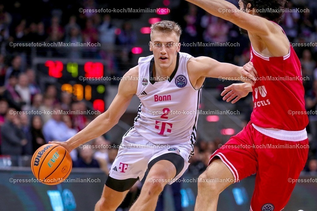 BCL08012501043 | 08.01.2025, Basketball Champions League, 1. Spiel Play-In, Telekom Baskets Bonn - Pallacanestro Reggiana, Telekom Dome: Samuel Sam Griesel (Telekom Baskets Bonn #2)
