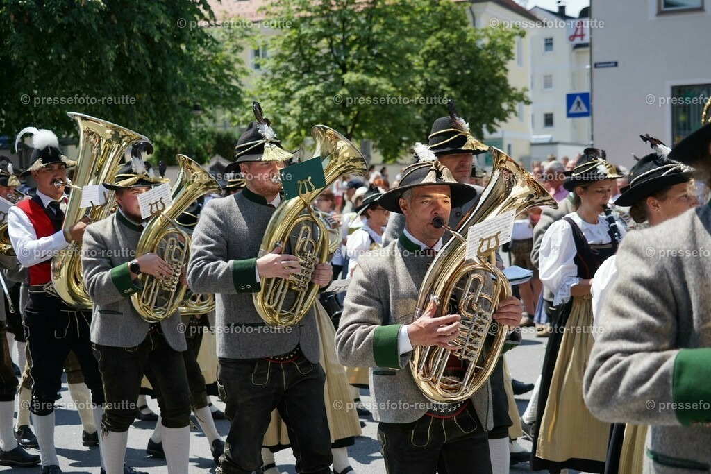 27c-BICHLBACH-Bundesmusikfest-2023-Juni16-Reutte-DSC06723 | Info aus dem Bezirk Reutte/Ausserfern Tirol sowie eine umfangreiche Bilddatenbank über die gesamte Region: Lechtal, Talkessel Reutte, Tannheimertal, Zwischentoren. Lech, Plansee, Zugspitze, Grenztunnel, B179, Fernpassstraße, Verkehr, Lawinen, Tradition, - Realisiert mit Pictrs.com