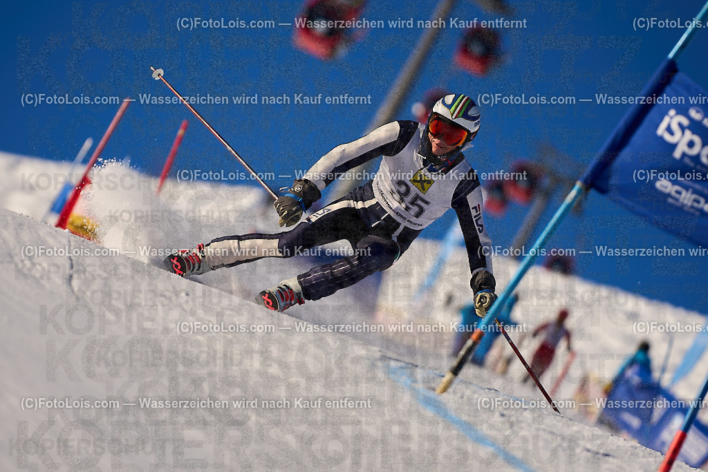 ALP2624_MASTERS-Cup_GS-B Herrn_Brodocz Thomas | (C)FotoLois.com, Alois Spandl. FIS Masters-Cup Wildschönau, Giant Slalom auf der Piste Schatzberg GS, Siegerehrung auf dem Dorfplatz Niederau, Sa 13. Januar 2024.