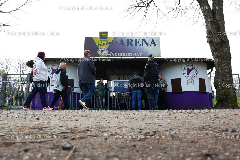 NH_VfRNeumuenster_PSVNeumuenster_FlensOberliga_15042026 | Der Eingang zur Grümmi-Arena des VfR Neumünster.Fußball I Herren I Flens Oberliga I Saison 2025-2026  I 19. Spieltag I VfR Neumünster - PSV Union Neumünster I 15.04.2026 I VfR Stadion HSP (Grümmi Arena)