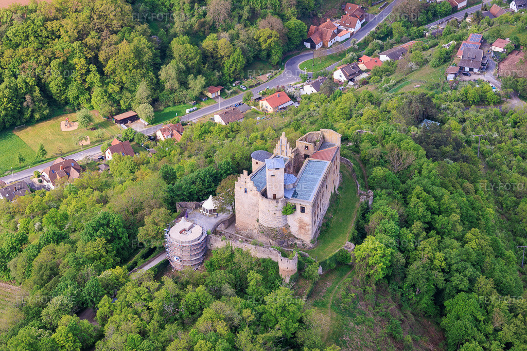 Luftbild: Burg Trimburg von Osten im Ortsteil Trimberg in Elfershausen im Bundesland Bayern in Deutschland.Foto: IMG_156060.jpg vom 03.05.2026 durch Werner Riehm/FLY-FOTO.deAuflösung des Originals: 5615 x 3743 pxtrimburg.com