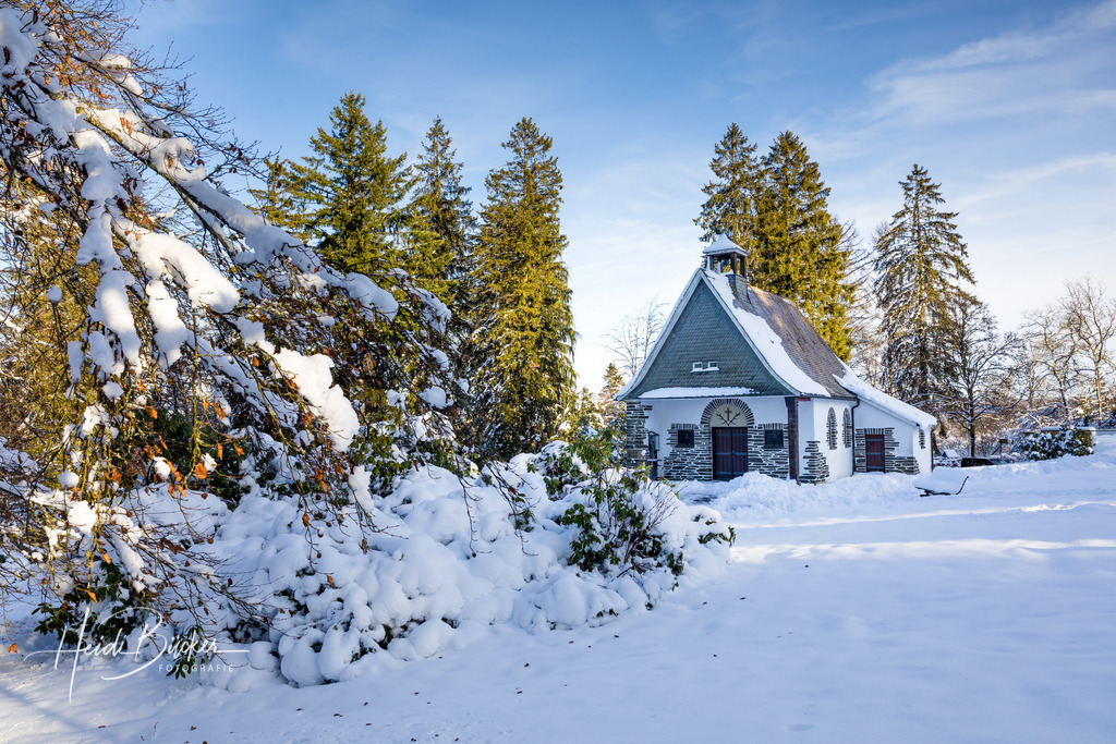 St. Hubertus Kapelle in Jagdhaus | Winter in Jagdhaus am Rothaarsteig - Realisiert mit Pictrs.com