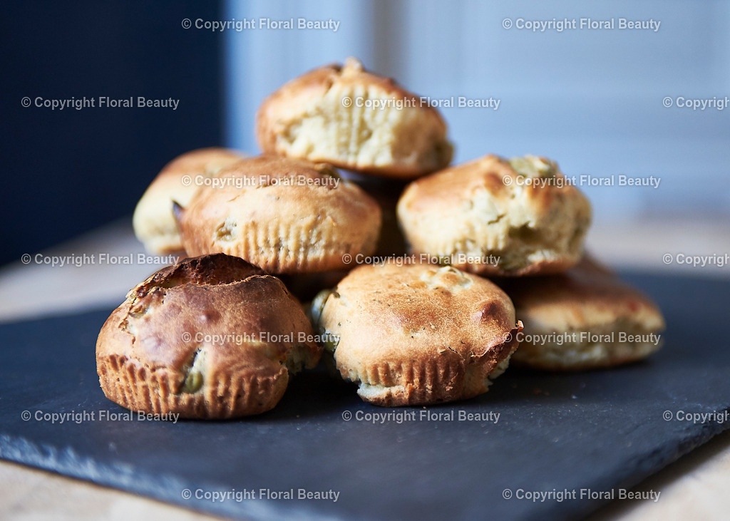 Olivenmuffins | Muffins mit Oliven und Chilis - Realisiert mit Pictrs.com