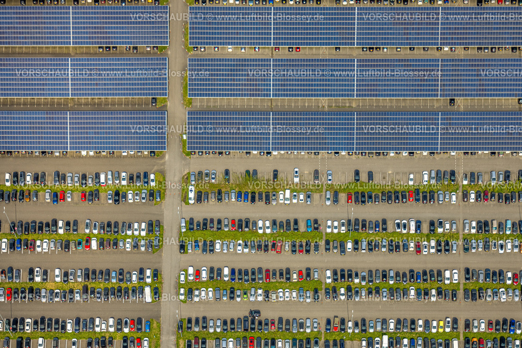 Weeze240402734FlughafenNiederrhein | Luftbild, Flughafen Airport Weeze, Ryanair Fluggesellschaft, Solarpark und Parkplätze, Baal, Weeze, Niederrhein, Nordrhein-Westfalen, Deutschland