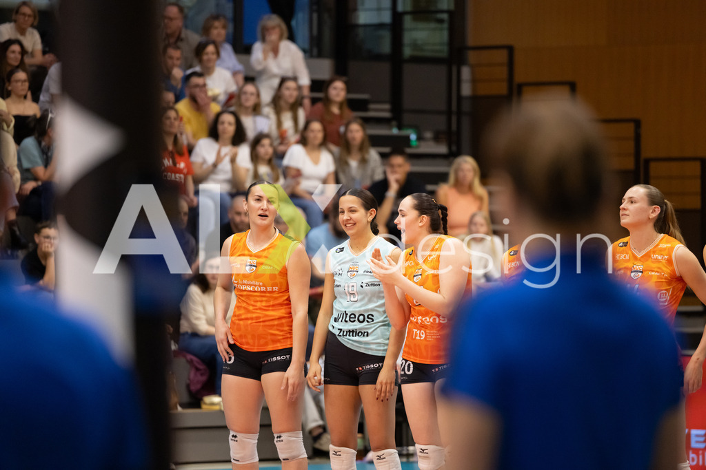 Volleyball I Frauen I Saison 2025-2026 I Volleyball NLA | Women I  Playoffs Finals 1/5 I viteos NUC - VC Kanti Schaffhausen I 06.04.2026 | 16 Tia Scambray (USA) (Viteos NUC) – Aussen  //  20 Charlotte Schneider (CH) (Viteos NUC) – Mitte - Realisiert mit Pictrs.com