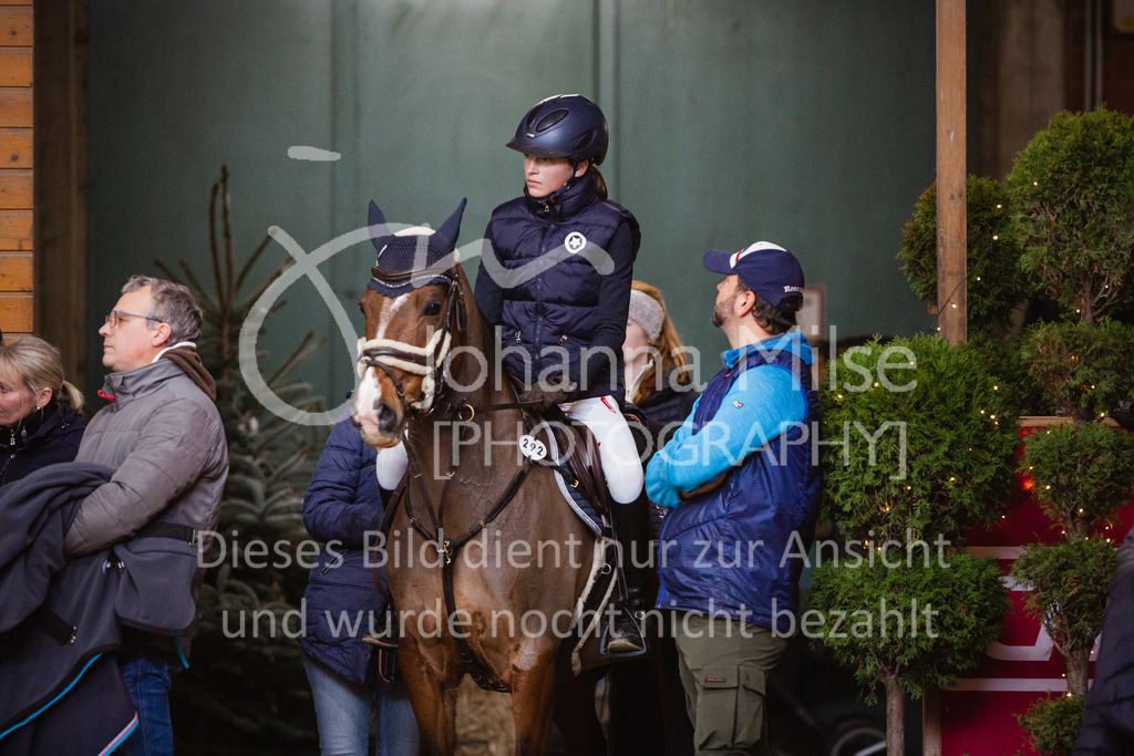 221127_Winterfestival_L-Spr_HPTTY-228 | Deine schönsten Turniermomente als professionelle Fotos! Entdecke hochwertige Pferdesport-Fotografie im Online-Shop. Jetzt Fotos finden & bestellen!