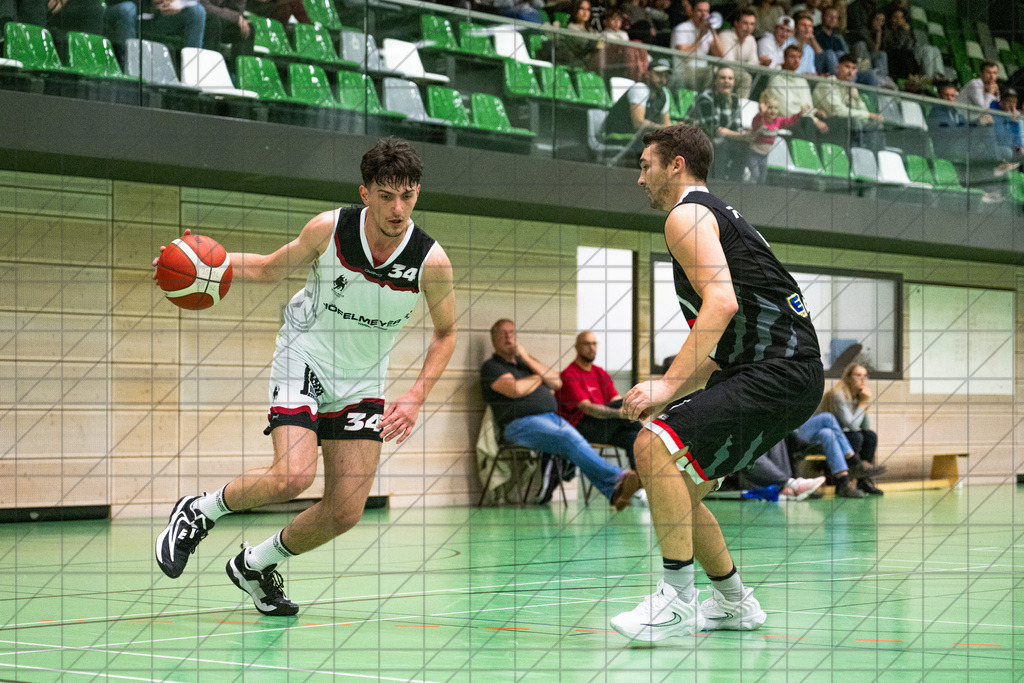 2. RL West | 19.10.2024 | BBC OS vs. Bad Essen | 2. RL West | 19.10.2024 | BBC OS vs. Bad Essen - - - - - CREDIT, www.bullenfotos.de, Martin König, Hörner Weg 40, D-49078 Osnabrück, +4917663732967, Nutzung und Weitergabe nur zu den vereinbarten Zwecken. Presseanfragen an Ersteller. Alle Rechte beim Ersteller. - - - - - - Realisiert mit Pictrs.com