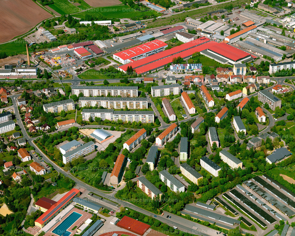 2866438 | Eisenberg, Wohngebiet Bieberacher Straße, Zeilbäüme