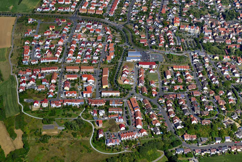 3650397 | ROTTENBAUER 31.08.2016 Wohngebiet - Mischbebauung der Mehr- und Einfamilienhaussiedlung  in Rottenbauer im Bundesland Bayern, Deutschland // Residential area - mixed development of a multi-family housing estate and single-family housing estate  in Rottenbauer in the state Bavaria, Germany Foto: Gerhard Launer