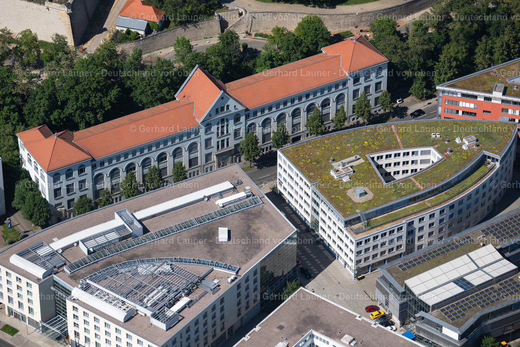 4045775 | ERFURT 14.06.2021 Banken- Verwaltungsgebäude des Finanzdienstleistungs- Unternehmens " VBG-Bezirksverwaltung Erfurt " an der Maximilian-Welsch-Straße im Ortsteil Altstadt in Erfurt im Bundesland Thüringen, Deutschland. Weiterführende Informationen bei: Verwaltungs-Berufsgenossenschaft (VBG). // Banking administration building of the financial services company " VBG-Bezirksverwaltung Erfurt " an der Maximilian-Welsch-Strasse in the district Altstadt in Erfurt in the state Thuringia, Germany. Further information at: Verwaltungs-Berufsgenossenschaft (VBG). Foto: Gerhard Launer