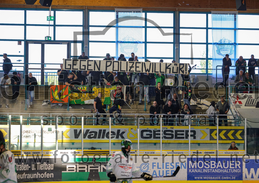 2025-09-21_006_TSV_Erding_gegen_Hoechstadter_Alligators | Erding, Deutschland, 21.09.2025:Eishockey, Oberliga Süd 2025 / 2026, 2. Spieltag, TSV Erding gegen Höchstadter Alligators, Endergebnis: 3:4Foto: Christian Riedel / fotografie-riedel.net