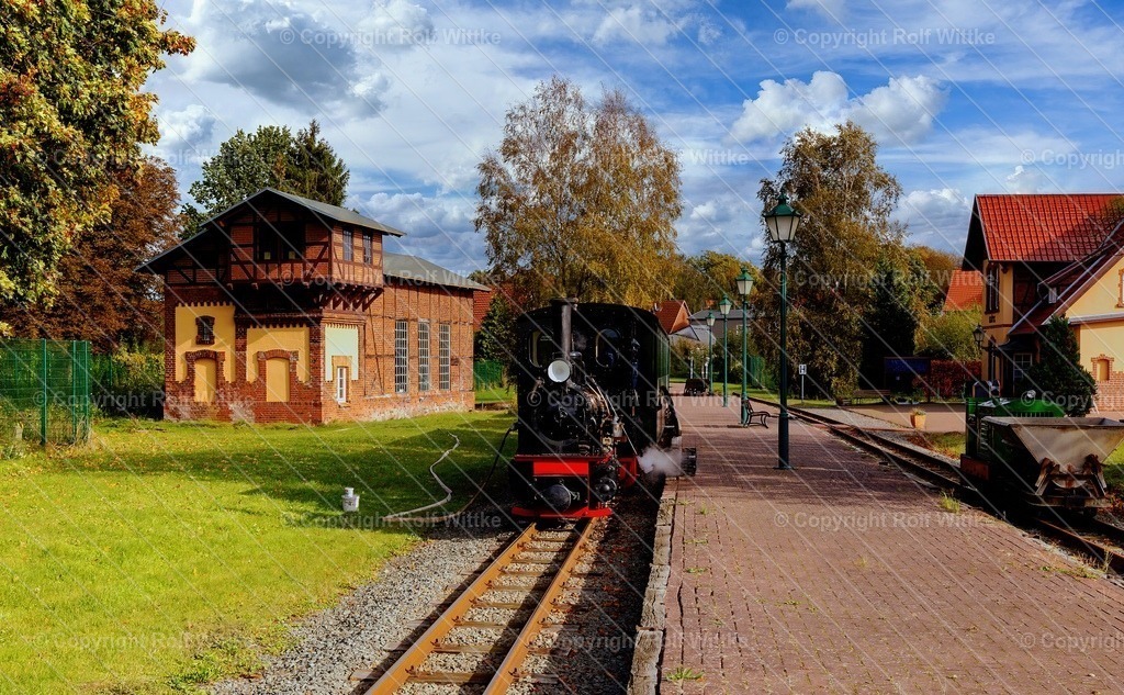 bahnhof | Rolf Wittke  - Realisiert mit Pictrs.com