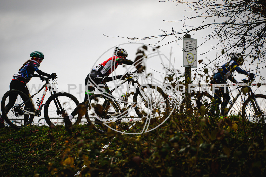 ..... | AUSTRIA, 24.11.24, 3.Radquerfeldein GP um das Sportzentrum Gunskirchen Image shows: Photo: Wapics / Andreas Willdoner