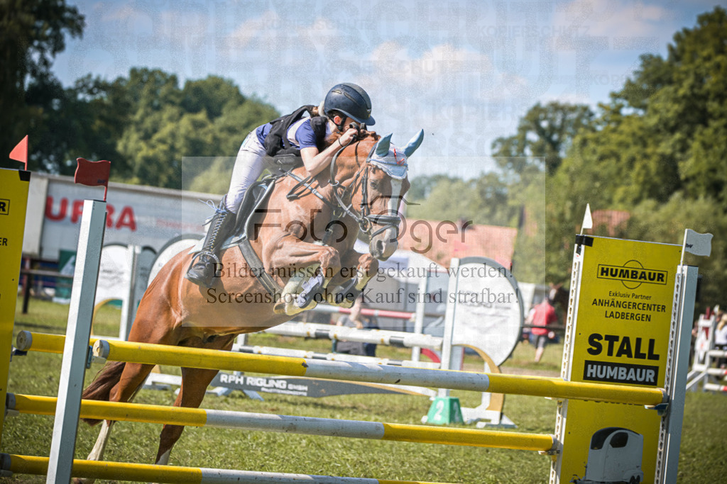 DOS_1522 | Entdecke hochwertige Reitturnierfotos von Foto Oger. Professionell, emotional und authentisch – jetzt Lieblingsmomente im Shop bestellen.Deutschlandweite Turnierfotografie. - Realisiert mit Pictrs.com