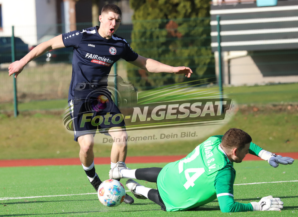 VfL Holsen - Bünder SV | Auf dem Bild zu sehen: Schwarz VfL Holsen: Anton Kubrak ; weiß Bünder SV: Niklas BrennemannVfL Holsen, Bünder SV, Saison 25/26, Kreisliga A, Deutschland - Realisiert mit Pictrs.com