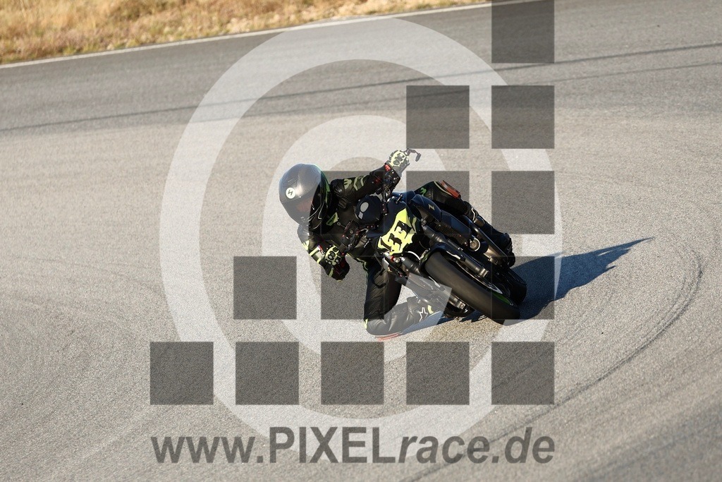 0133-20240921_13150 | Schöne Erinnerungen an spannende Momente - das festzuhalten ist unser Job. PIXELrace.de ist seit 2003 auf den Rennstrecken Europas unterwegs um die Action draußen beim Fahren und die wunderbare Stimmung imm Fahrerlager für euch einzufangen.