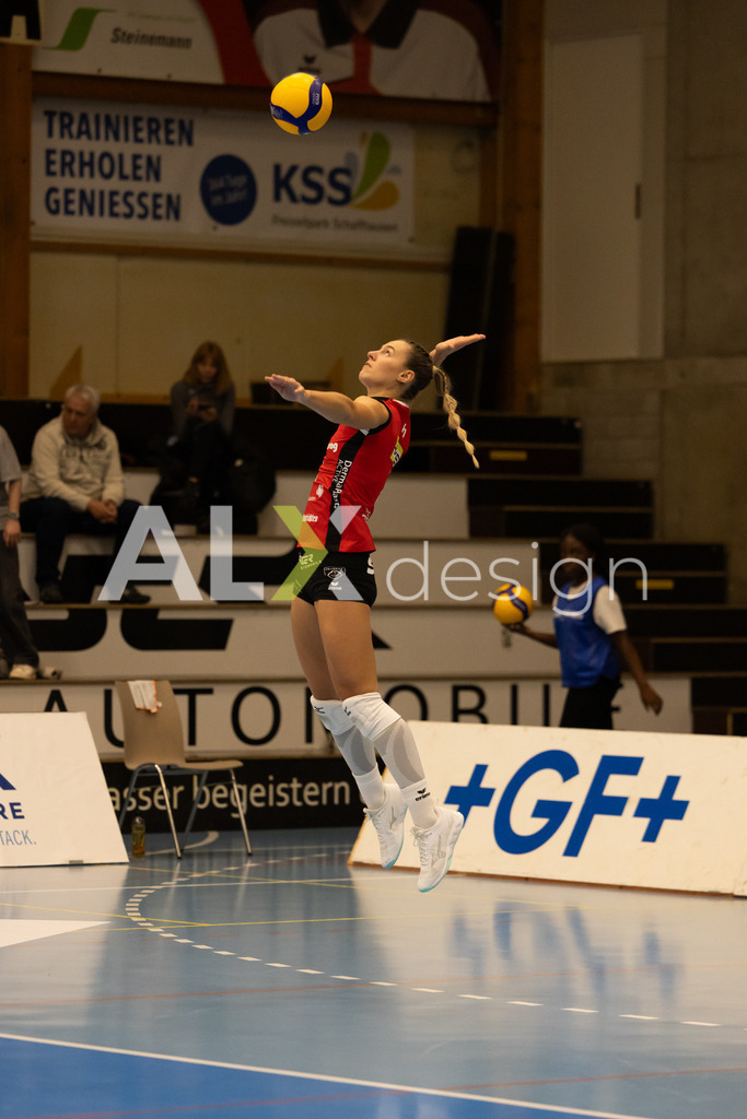 Volleyball I Frauen I Saison 2025-2026 I CEV Volleyball Challenge Cup 2026 | Women I 16th Finals I VC Kanti Schaffhausen - TJ Ostrava I 03.12.2025 | VC Kanti Schaffhausen - 8 Lina-Marie Lieb (DE) – Aussen - Realisiert mit Pictrs.com