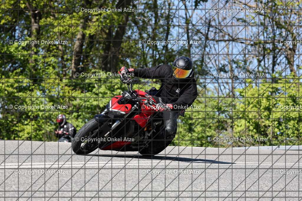 IMG_8966 | Fotograf am Kyffhäuser. Onkel Atze. Kyffhäuser Rennstrecke. Café36. Motorsportfotografie. - Realisiert mit Pictrs.com