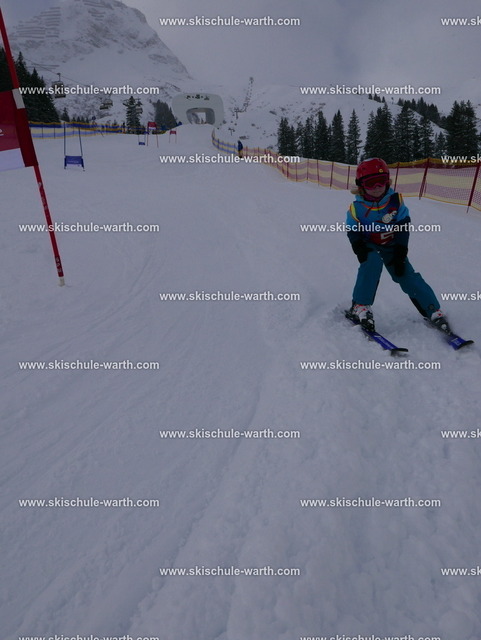 Olivia (5) | Photos von der Skischule Warth - Realisiert mit Pictrs.com