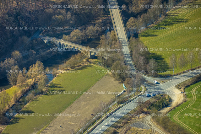 Arnsberg250305268 | Luftbild, Ruhrbrücke Mescheder Straße und Kaiser-Wilhelm-Brücke Historische Sehenswürdigkeit über den Fluss Ruhr, Rumbeck, Arnsberg, Sauerland, Nordrhein-Westfalen, Deutschland