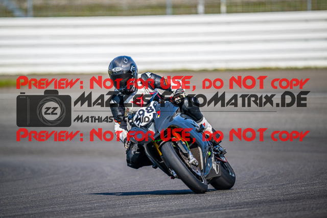 MaZZes_FotoMatrix_230410_5153 | ROT