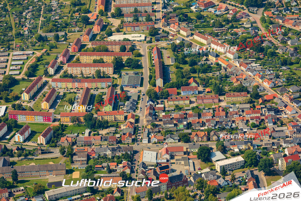 Luftbild der Stadt Osterburg - Das Luftbild wurde 2025 vom UL-Flugzeug heraus erstellt ( keine Drohnenaufnahme ) - Hochauflösende Luftaufnahme - für Wandbilder und großformatige Ausdrucke geeignet. Das besondere Geschenk!Hier alle&nbsp;Infos zur Lizenzierung der LuftaufnahmeWir fliegen auch dieses Jahr wieder in Ihre Region um Luftbilder zu erstellen.- Luftbild anfragen