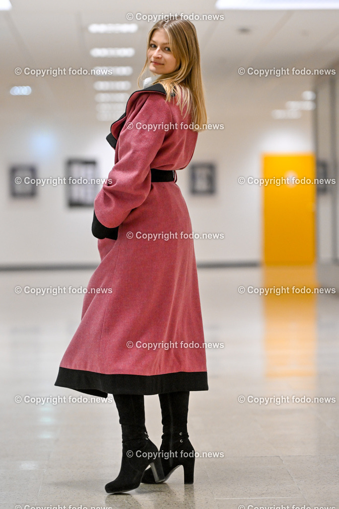 HBLA Lentia_ Modeschule_ 07.02.2023-11 | 07.02.2023, Linz, AUT, HBLA Lentia, Modeschule, Mantelkreationen, im Bild Nina Koellensperger (18, Ansfelden)