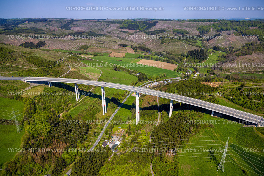 Bestwig230501254 | Luftbild, Talbrücke Nuttlar der Autobahn A46, Waldschäden, Nuttlar, Bestwig, Sauerland, Nordrhein-Westfalen, Deutschland