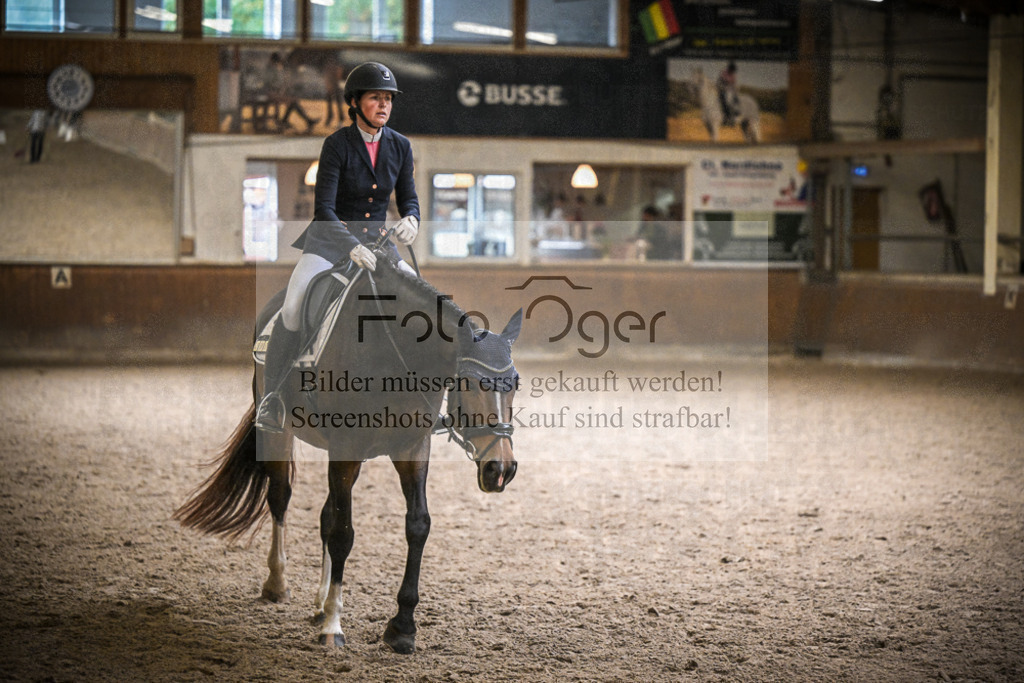 DOS_0266 | Entdecke hochwertige Reitturnierfotos von Foto Oger. Professionell, emotional und authentisch – jetzt Lieblingsmomente im Shop bestellen.Deutschlandweite Turnierfotografie. - Realisiert mit Pictrs.com