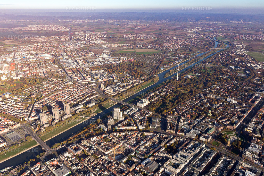 Luftbild: Neckarbrücken im Ortsteil Oststadt in Mannheim im Bundesland Baden-Württemberg in Deutschland. Foto: IMG_095462.jpg vom 30.10.2016 durch Werner Riehm/FLY-FOTO.de