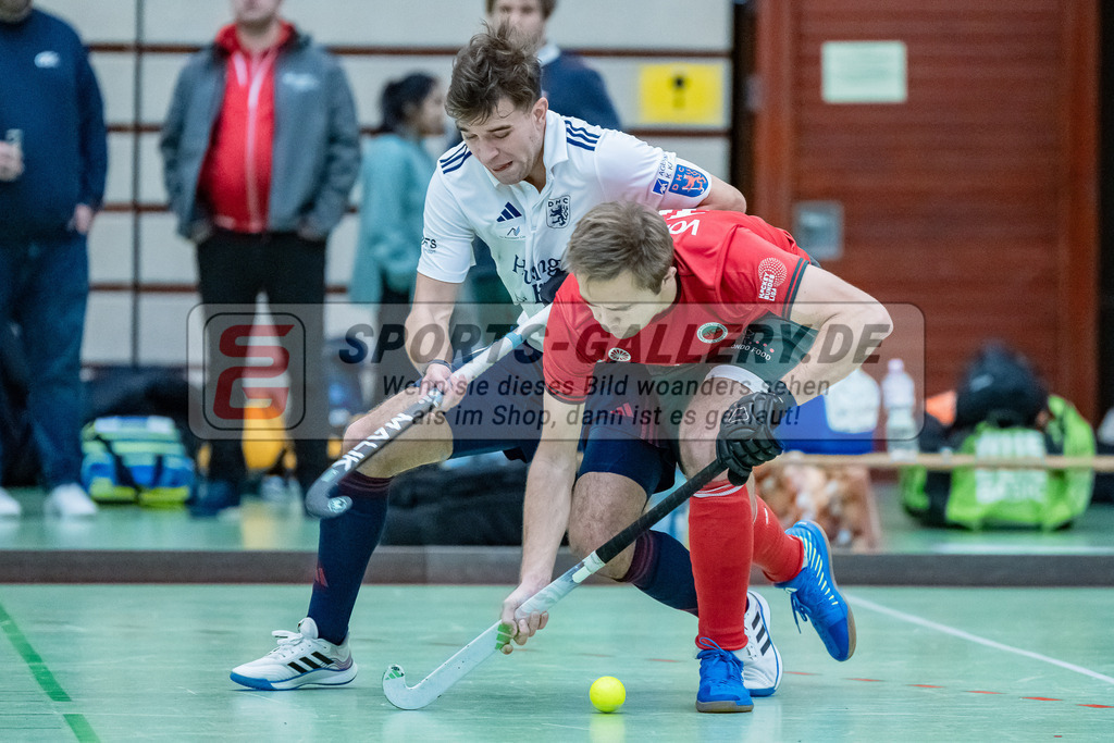 HK_20231217_107599 | 1. Bundesliga Herren Crefelder HC - Düsseldorfer HC  am 17.12.2023 Sporthalle Glockenspitz, Krefeld , Aumüller Leon ( Düsseldorfer HC #5 ) , van Ehren Christian ( Crefelder HTC #16 )