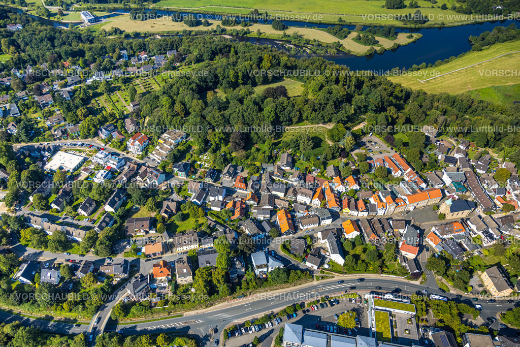 Hattingen240809918 | Luftbild, Wohngebiet und Gethmanns Garten am Fluss Ruhr, rechts der Marktplatz und kath. St. Johannes Baptist Kirche, Blankenstein, Hattingen, Ruhrgebiet, Nordrhein-Westfalen, Deutschland