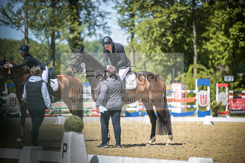 DOS_7835 | Entdecke hochwertige Reitturnierfotos von Foto Oger. Professionell, emotional und authentisch – jetzt Lieblingsmomente im Shop bestellen.Deutschlandweite Turnierfotografie. - Realisiert mit Pictrs.com
