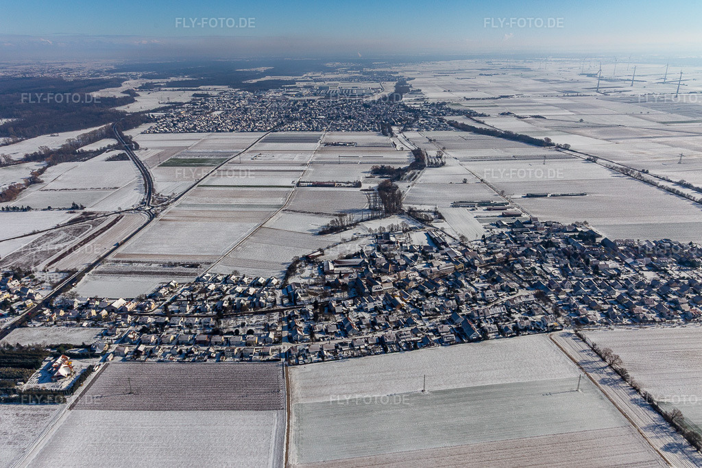 Luftbild: Winterluftbild im Schnee im Ortsteil Mörlheim in Landau im Bundesland Rheinland-Pfalz in Deutschland. Foto: IMG_124717.jpg vom 11.02.2021 durch Werner Riehm/FLY-FOTO.de