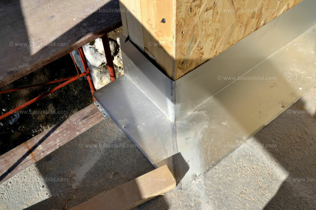 bib-lg11-spenglerarbeiten-0175 | Nach LV-Leistungsgruppen sortierte Detailfotos über den Bau eines Hauses. Alle Hausbau-Bilder direkt vom Urheber und Autor der Website Haus-Selber-Bauen.com