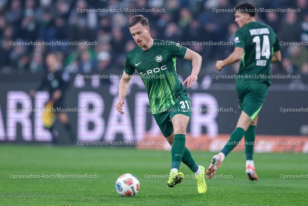 BMG13122502050 | 13.12.2025, Fußball, Borussia Mönchengladbach - VfL Wolfsburg, 1. Fußball Bundesliga, 14.Spieltag, Borussia-Park, Saison 2025 2026: Yannick Gerhardt&nbsp;(VfL Wolfsburg #31)  DFB regulations prohibit any use of photographs as image sequences and or quasi-video.