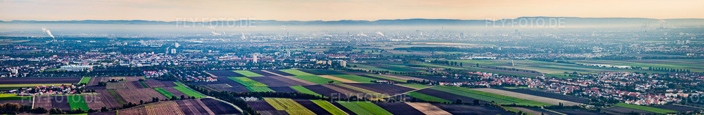 Luftbild: Panorama von Westen in Frankenthal im Bundesland Rheinland-Pfalz in Deutschland. Foto: IMG_34407-Bearbeitet.jpg vom 03.10.2010 durch Werner Riehm/FLY-FOTO.deAuflösung des Originals: 16255 x 2671 px
