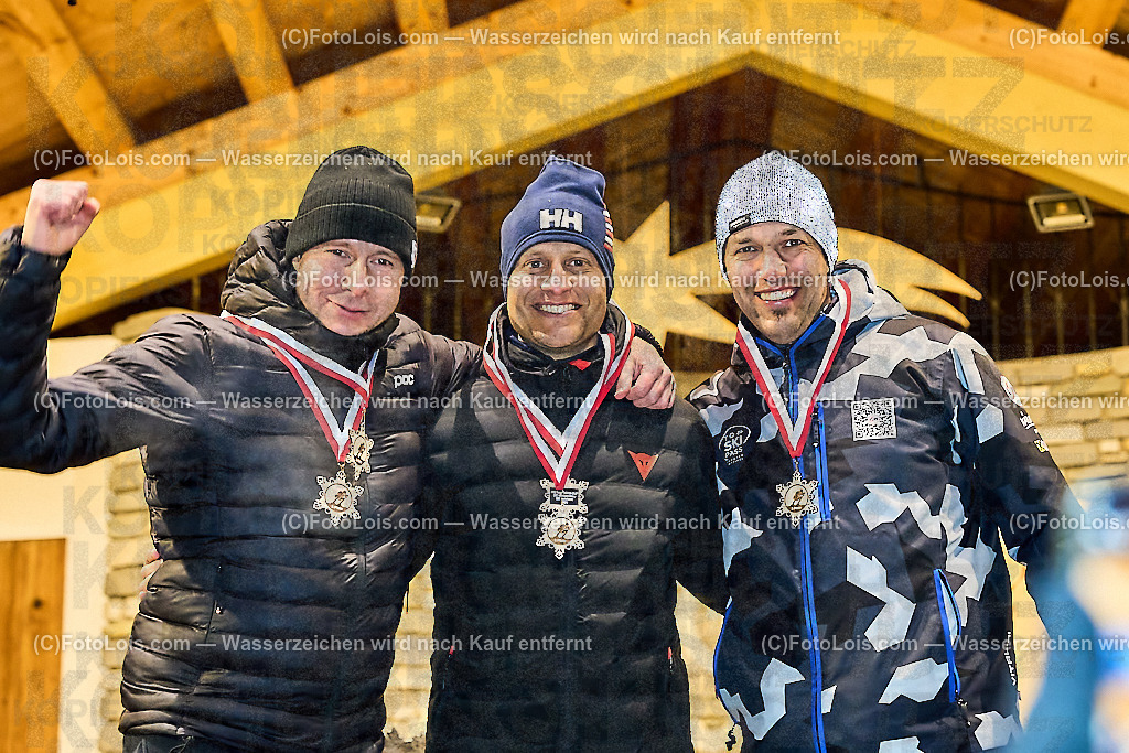 ALP5248_MASTERS-Cup_GS_Siegerehrung | (C)FotoLois.com, Alois Spandl. FIS Masters-Cup Wildschönau, Giant Slalom auf der Piste Schatzberg GS, Siegerehrung auf dem Dorfplatz Niederau, Sa 13. Januar 2024.