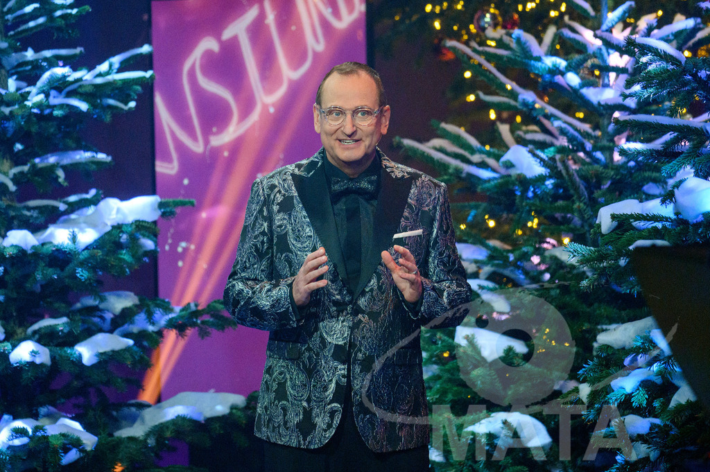 _DWA1520 | Das Nürnberger Christkind Nelli Lunkenheimer bei '30 Jahre Sternstunden-Gala 2023' in der Frankenhalle. Nürnberg, 15.12.2023 - Realisiert mit Pictrs.com