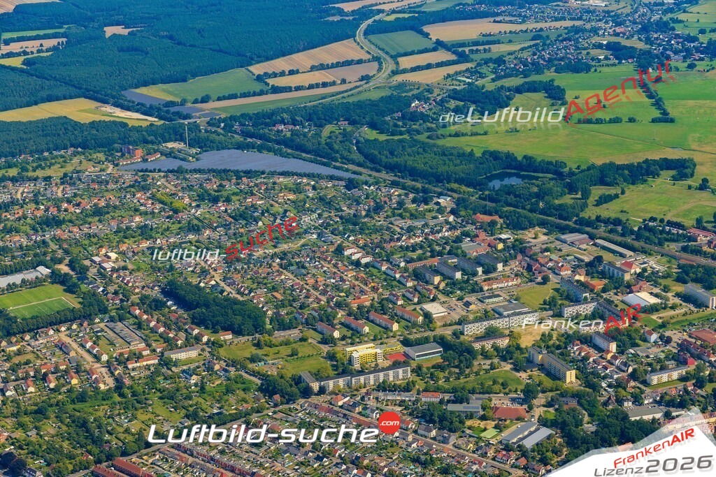 Stadt Wittenberge von Oben- Die Luftaufnahme wurde 2025 vom UL-Flugzeug heraus erstellt ( keine Drohnenaufnahme ) - Hochauflösende Luftaufnahme - für Wandbilder und großformatige Ausdrucke geeignet. Das besondere Geschenk!Hier alle&nbsp;Infos zur Lizenzierung der LuftaufnahmeWir fliegen auch dieses Jahr wieder in Ihre Region um Luftbilder zu erstellen.- Luftbild anfragen