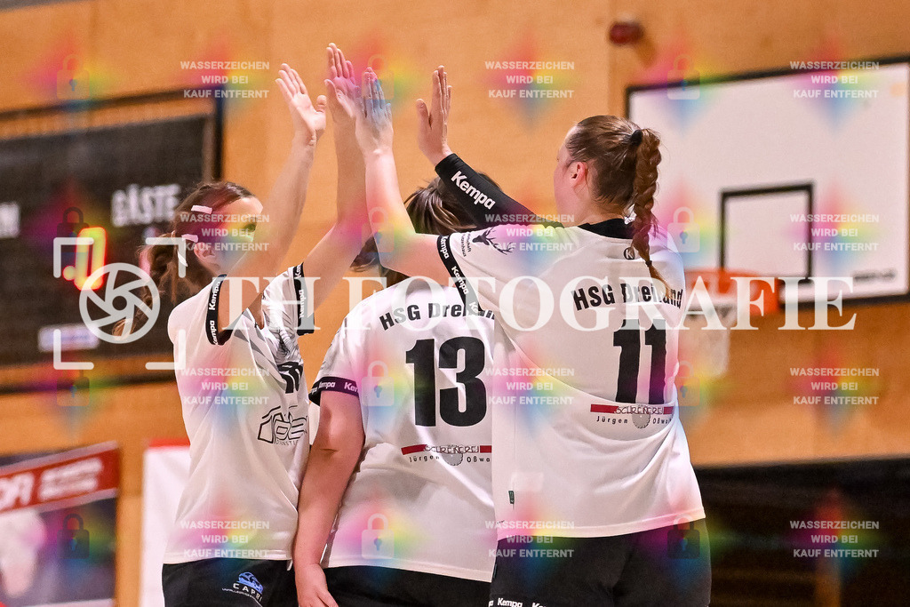 GER, SG Maulburg/Steinen - HSG Dreiland, Frauen-Handball, Oberliga Suedbaden, 3. Spieltag, Saison 2024/2025, 12.10.2024 | Julia Leisinger (HSG Dreiland, #13), Nathalie Herzog (HSG Dreiland, #11)GER, SG Maulburg/Steinen - HSG Dreiland, Frauen-Handball, Oberliga Suedbaden, 3. Spieltag, Saison 2024/2025, 12.10.2024Foto: TH Fotografie/Thomas Hess