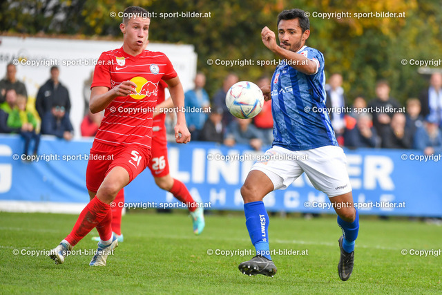 AUT, 2.Liga, FC Blau Weiss Linz vs FC Liefering | 29.10.2022, Hofmann Arena Linz, AUT, 2.Liga, FC Blau Weiss Linz vs FC Liefering, im Bild Ronivaldo Bernardo Sales (Blau Weiss Linz) vs Rocco Zikovic (Liefering)


// Admiral 2. Liga Match between FC Blau Weiss Linz and FC Liefering in Linz, Austria on 2022/10/29
