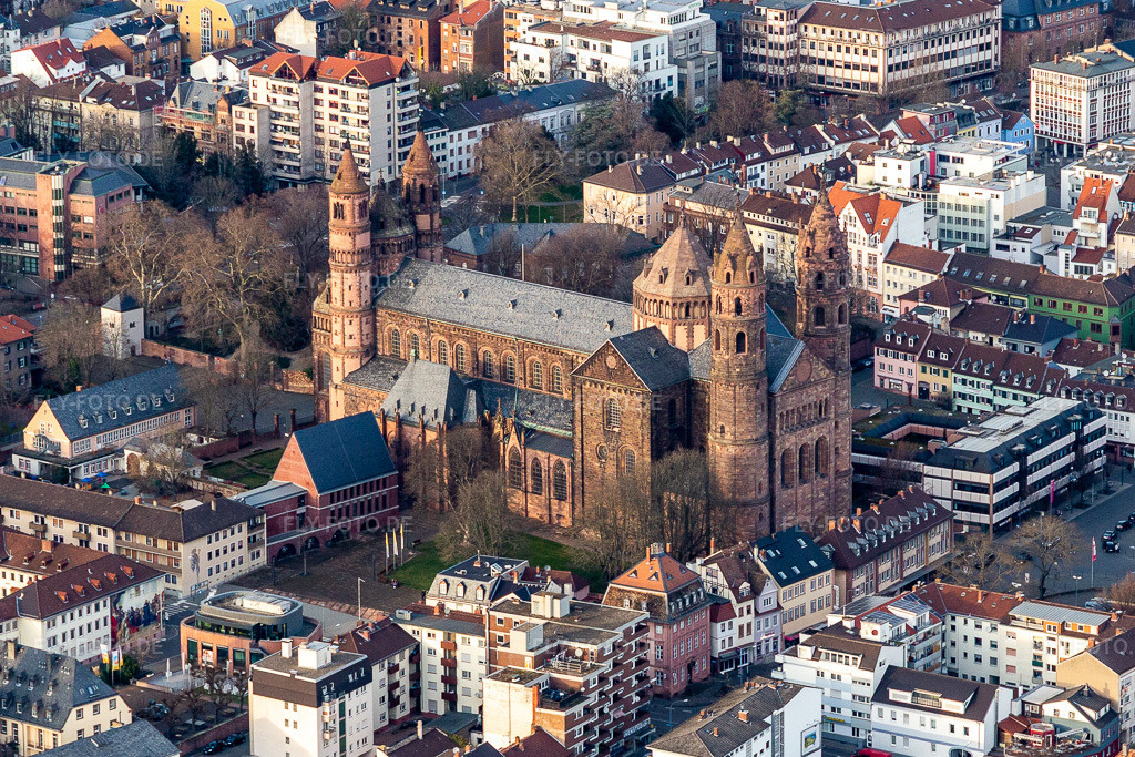 Luftbild: Dom St. Peter in Worms im Bundesland Rheinland-Pfalz in Deutschland. Foto: IMG_130550.jpg vom 12.02.2022 durch Werner Riehm/FLY-FOTO.deWWW.WORMSER-DOM.DE