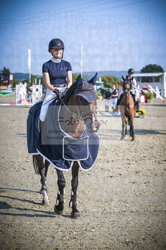 DOS_0018 | Entdecke hochwertige Reitturnierfotos von Foto Oger. Professionell, emotional und authentisch – jetzt Lieblingsmomente im Shop bestellen.Deutschlandweite Turnierfotografie. - Realisiert mit Pictrs.com