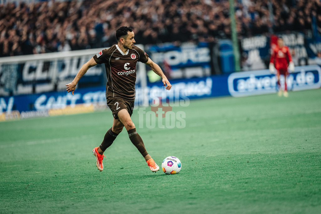 Fußball | Männer | Saison 2023/2024 | 2. Fußball-Bundesliga | 32. Spieltag | Hamburger SV vs. FC St. Pauli  | 03.05.2024 | Manolis Saliakas (#2, FC St. Pauli)