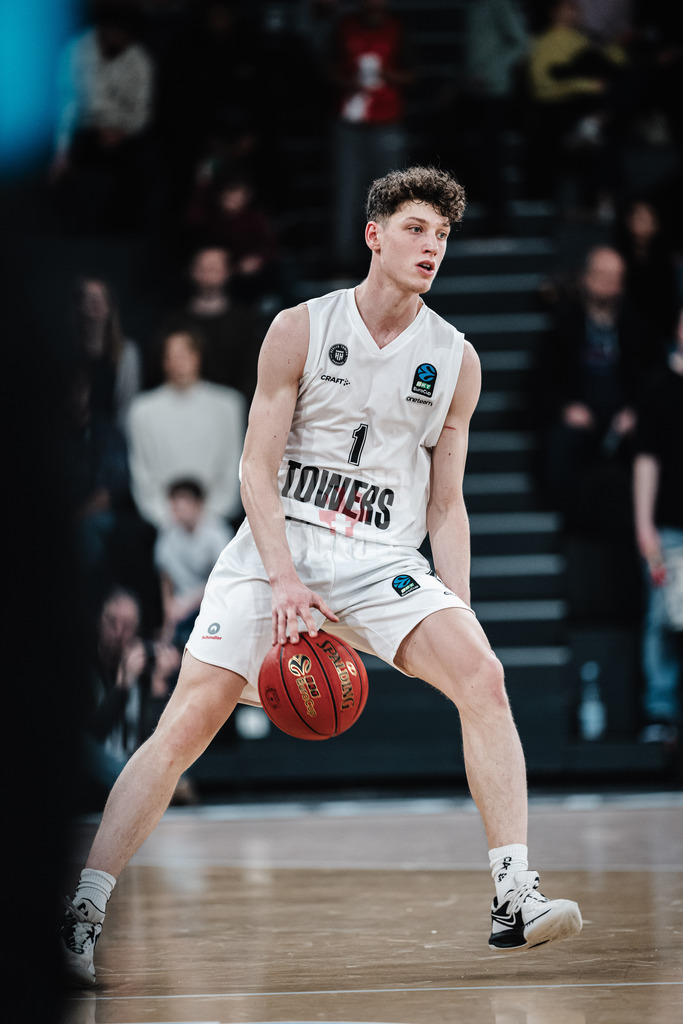 Basketball | Männer | Saison 2023/2024 | BKT EuroCup | Veolia Towers Hamburg vs. Umana Reyer Venice | 06.02.2024 | Niklas Krause (#1, Veolia Towers Hamburg)