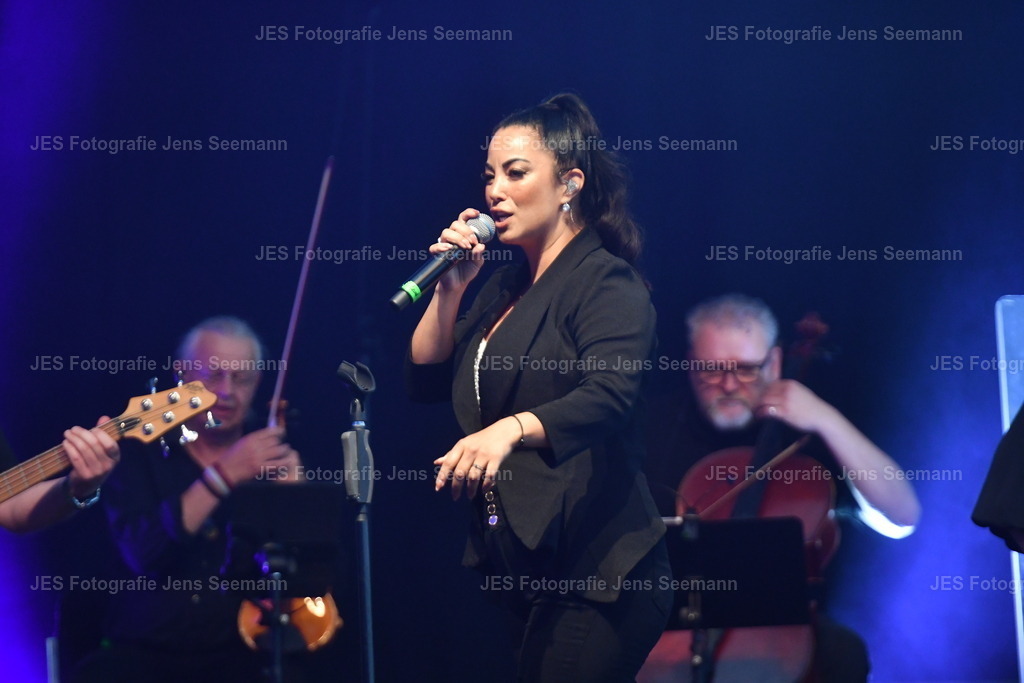 2026_Deborah Lee und the news_One Moment time Whitney Houston__0148 | Fotograf Jens Seemann - Realisiert mit Pictrs.com