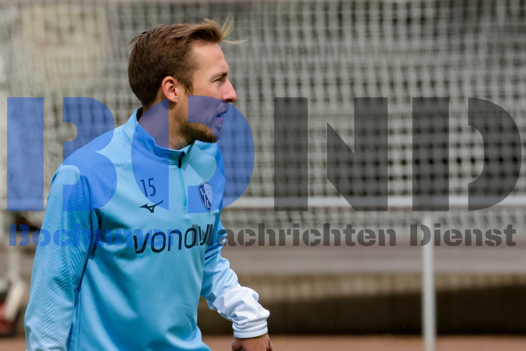 1. Fussball Bundesliga:  Trainingsauftakt VfL Bochum 1848 {date} -  | {headline}(Foto: Sebastian Sendlak / BOND)DFL regulations prohibit any use of photographs as image sequences and/or quasi-videos. - Realisiert mit Pictrs.com