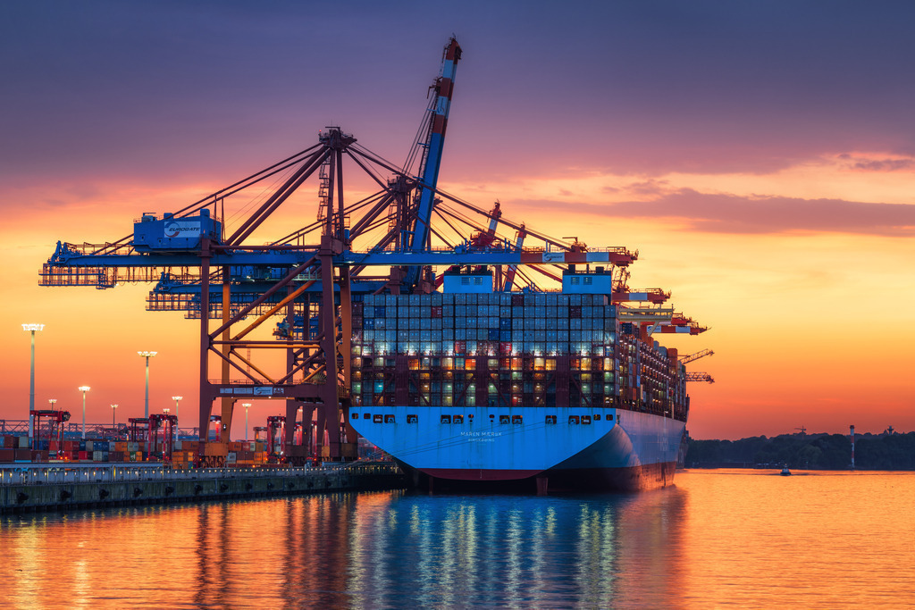 10251201 - Abendlicht im Waltershofer Hafen | Wunderschöne Hamburger Hafen Atmosphäre.